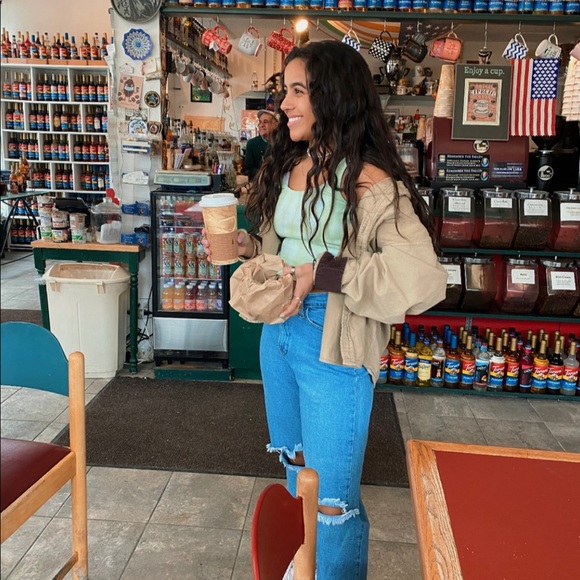 Meet your Posher, Elydia - Picture 1 of 1